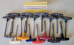 lot 89 image: LOT OF 17 T-HANDLE HEX KEYS IN VARIOUS SIZES PLUS ONE HOLDER AS SHOWN. (YOUR BID X 17)