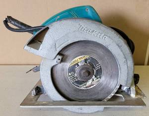 lot 97 image: MAKITA 185mm CIRCULAR SAW MODEL 5007NB AS SHOWN.