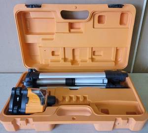 lot 103 image: JOHNSON LEVEL & TOOL HOT SHOT ROTARY LASER LEVELING SYSTEM 40-0917 WITH STORAGECARRYING CASE AS SHOWN.