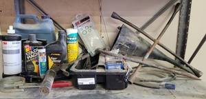 lot 129 image: LOT OF ASSORTED ITEMS AS SHOWN INCLUDING CAR POLISH, POWER STEERING FLUID AND MORE