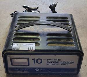 lot 132 image: TWIN RATE 10 AMP AUTOMATICMANUAL BATTERY CHARGER MODEL SE-50MA AS SHOWN.