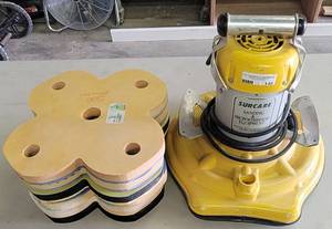 lot 148 image: SURCARE SANDER AND MICROFINISHER SMF-200 WITH ASSORTED SANDING PADS AS SHOWN. SEARCH IT UP