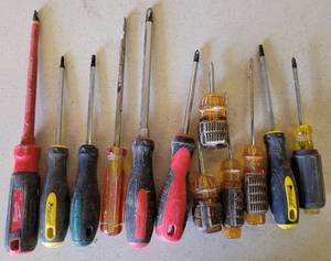 lot 164 image: LOT OF 12 SCREWDRIVERS IN VARIOUS SIZES AND STYLES AS SHOWN. (YOUR BID X 12)
