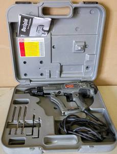 lot 168 image: SENCO DURASPIN COLLATED SCREW DRIVER DS200- AC WITH STORAGECARRYING CASE AS SHOWN.