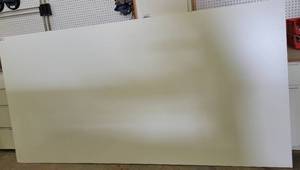 lot 211 image: MELAMINE WHITE PANEL BOARD AS SHOWN. APPROX. 4FT x 8FT AND .5 THICK.