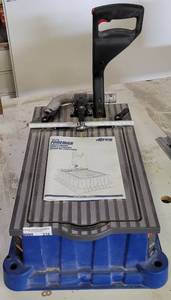 lot 216 image: KREG ELECTRIC FOREMAN POCKET HOLE MACHINE DB210 AS SHOWN. LOOK IT UP