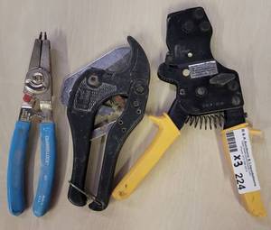 lot 224 image: LOT OF 3 PLIERS  CUTTERS AS SHOWN. (YOUR BID X 3)