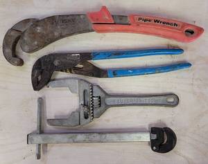 lot 230 image: LOT OF 4 WRENCHESPLIERS AS SHOWN. (YOUR BID X 4)