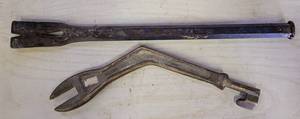 lot 233 image: COMBINATION WRENCH AND PRY BAR AS SHOWN.