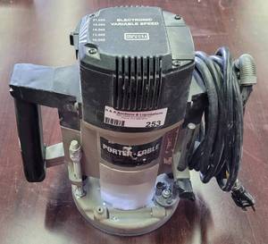 lot 253 image: PORTER CABLE VARIABLE SPEED PRODUCTION PLUNGE ROUTER MODEL 7539 AS SHOWN.