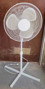 lot 255 image: PEDESTAL FAN MODEL FS-40-8M AS SHOWN.