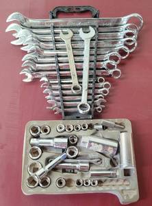 lot 318 image: LOT OF WRENCHES AND SOCKETS AS SHOWN.