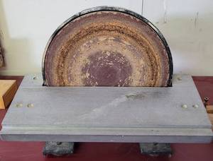 lot 323 image: CENTRAL MACHINERY DISC SANDER SKU# P 37297 AS SHOWN.