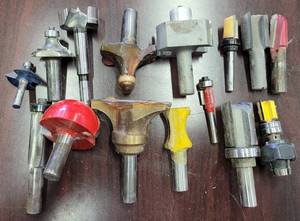lot 342 image: LOT OF ROUTER BITS IN VARIOUS STYLES AND SIZES AS SHOWN.