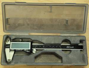 lot 344 image: iGAGING DIGITAL ELECTRONIC CALIPER IP 54 WITH CASE AS SHOWN.