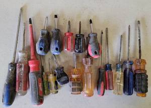lot 359 image: LOT OF 18 SCREWDRIVERS IN VARIOUS SIZES AND STYLES AS SHOWN. (YOUR BID X 18)