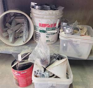 lot 385 image: PLUMBING, FENCING ITEMS AND MORE AS SHOWN.