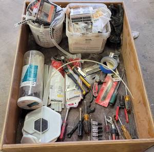 lot 408 image: LOT OF ASSORTED ITEMS AS SHOWN. NICE MIXED LOT