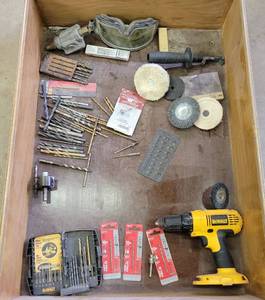 lot 409 image: LOT OF ASSORTED ITEMS AS SHOWN. NICE MIXED LOT