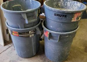 lot 429 image: LOT OF 4 PLASTIC TRASHCANS AS SHOWN.
