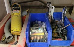 lot 383 image: LOT OF ASSORTED ITEMS INCLUDING BATTERIES, BITS, AND MORE AS SHOWN.