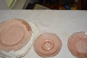 lot 255 image: Dinner Plate Normandie Pink by�FEDERAL GLASS, Cherry Blossom Plates, and Queen Mary Bowls