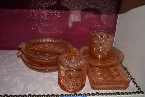 lot 254 image: OCTAGONDIAMOND RAISED PATTERN Relish Trays and Sugar Bowls