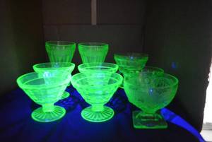 lot 264 image: Uranium Glass Ice CreamDessert Dishes