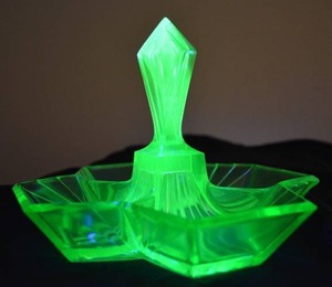 lot 2 image: 1930s Indiana Glass Art Deco Relish Dish - Uranium Tray