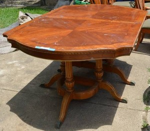 lot 92 image: Pedestal Dining Table with 3 Brass Footed Pedestals