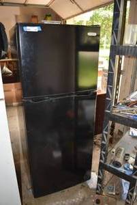lot 105 image: Vissani Refrigerator Model HVDR1040B