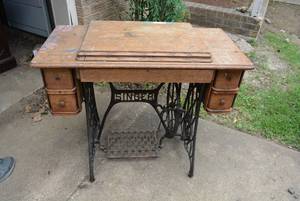 lot 96 image: Antique Singer Sewing Machine G0094890, see pictures