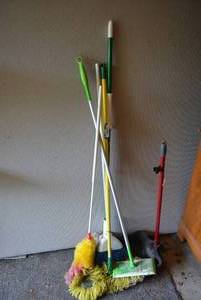 lot 124 image: Dust Mops as shown