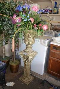 lot 114 image: Flower Vase and Matching Column Decor