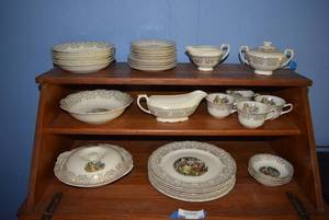 lot 22 image: Royal Queen, First Quality Original, 22KT. Gold Dish Set