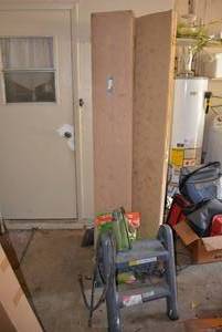 lot 137 image: Fabric Covered Room Dividers, Step Stool, Ryco Diehard TJ26D Jack Hose and Purina Dog Chow Unopened Bag