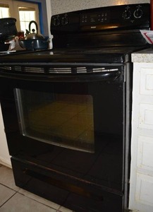 lot 16 image: Kenmore Oven, Glass Top has Crack, Model 790.96119409