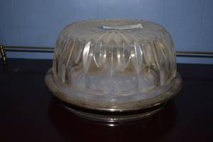 lot 19 image: Silver plate Cake Plate with Heavy Glass Dome