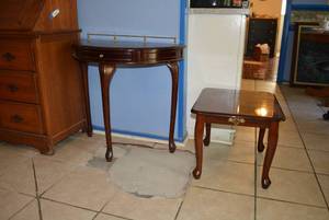 lot 20 image: Matching Half Moon Table(needs screws) and End Table