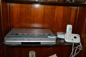 lot 30 image: Sony DVDVHS Player and Vtech Phone