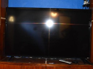 lot 32 image: Vizio 60 TV Model E60-C3