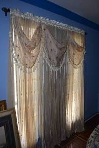lot 38 image: Curtains as shown