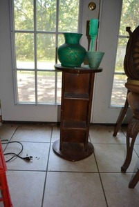 lot 72 image: Wooden Heart Table and Green and Gold Painted Glass