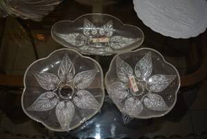 lot 211 image: Matching Vintage Beaded Leaf Clear Glass Bowls