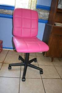 lot 83 image: Pink Delacora 23 Inch Wide Vinyl Swivel Task Chair