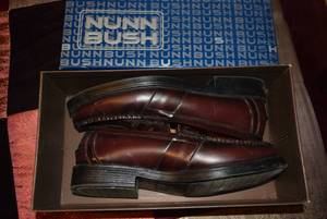 lot 207 image: Mens Leather Shoes, Size 10.5M Nunn Bush, Florsheim and Florsheim Imperial