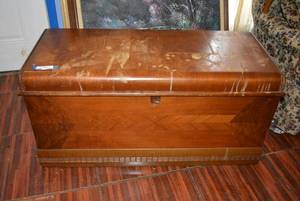 lot 220 image: Vintage Cedar Chest Cavalier, with Original Sign, Interior looks Beautiful, Exterior needs some polishing