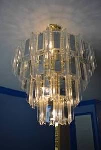 lot 196 image: 4 Tier Dining Room Chandelier, Plastic Dangles,  Needs some New Light Bulbs