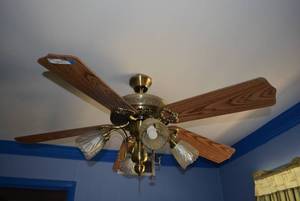 lot 195 image: Harbor Breeze Ceiling Fan Antique Bronze, 5 Fan Blades
