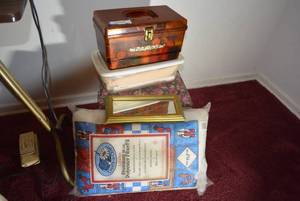 lot 287 image: Sewing Lot Threads, FiberFill and More